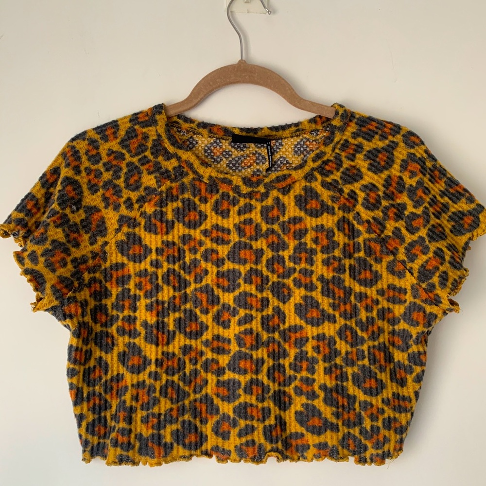 Urban Outfitters Leopard Print Cropped Shirt 🐆